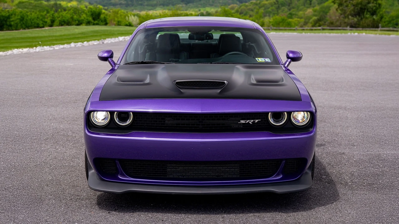 2016 Dodge Challenger SRT Hellcat 3rd Gen - Image 17 of 31
