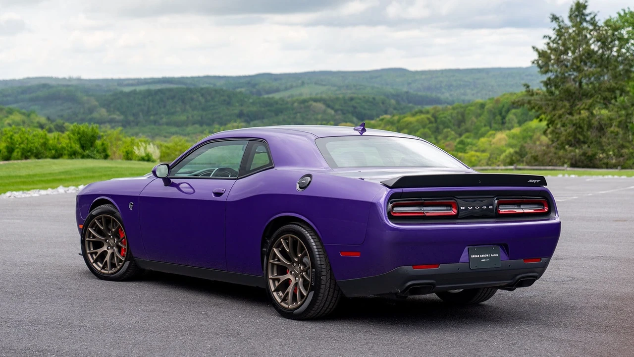 2016 Dodge Challenger SRT Hellcat 3rd Gen - Image 22 of 31