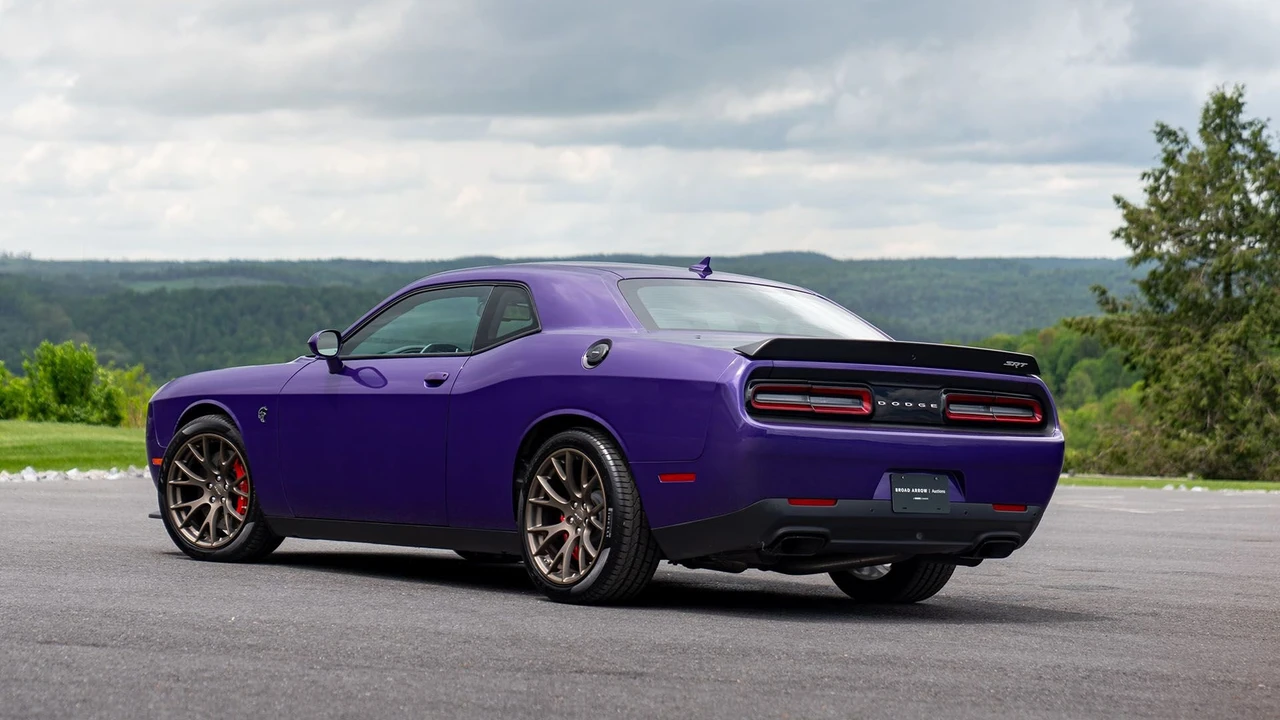 2016 Dodge Challenger SRT Hellcat 3rd Gen - Image 21 of 31