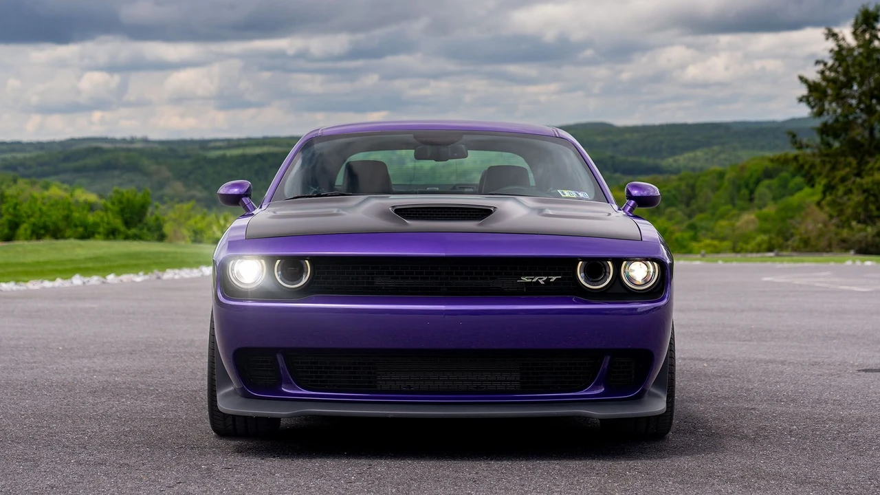 2016 Dodge Challenger SRT Hellcat 3rd Gen - Image 24 of 31