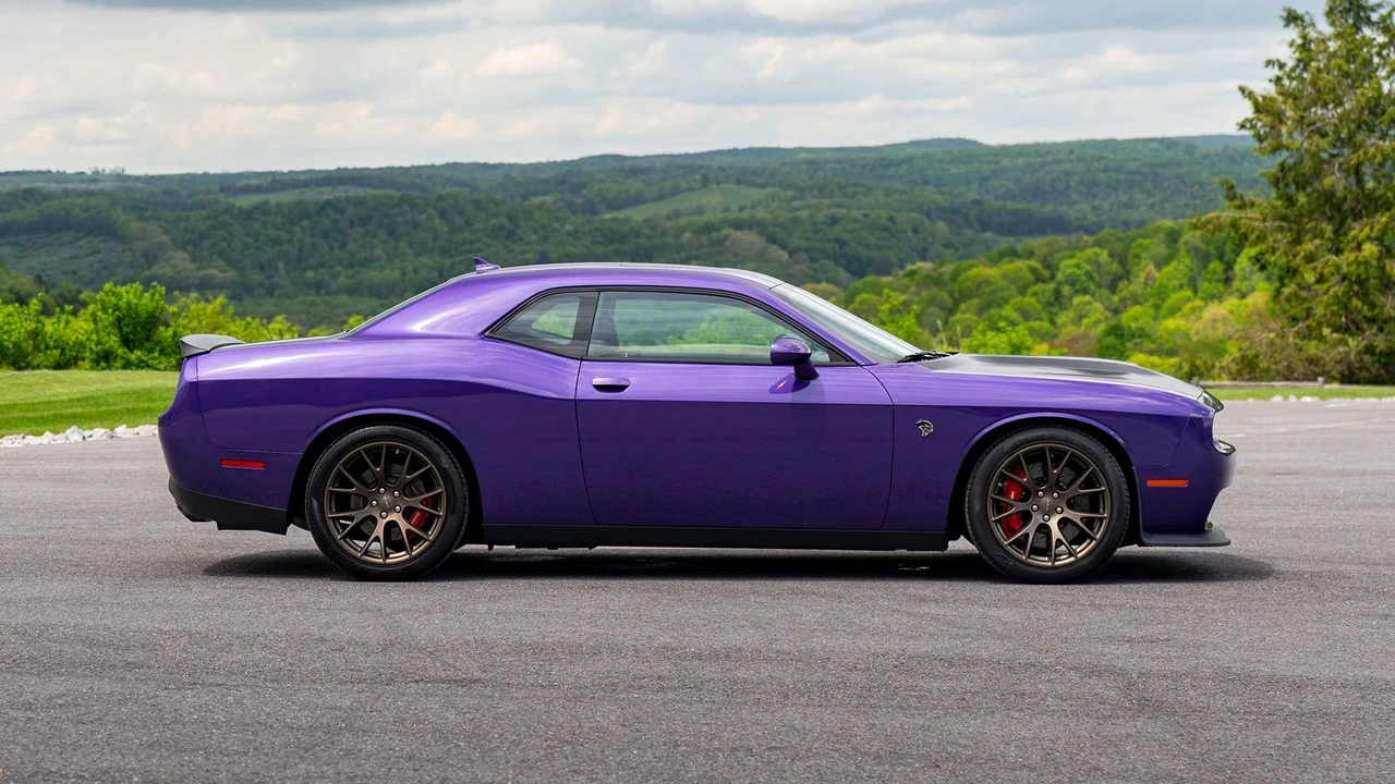 2016 Dodge Challenger SRT Hellcat 3rd Gen - Image 18 of 31