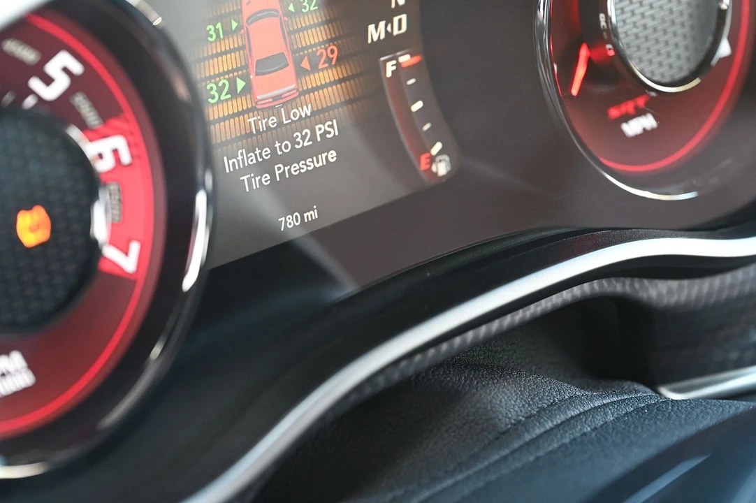 2016 Dodge Challenger SRT Hellcat 3rd Gen - Image 25 of 31