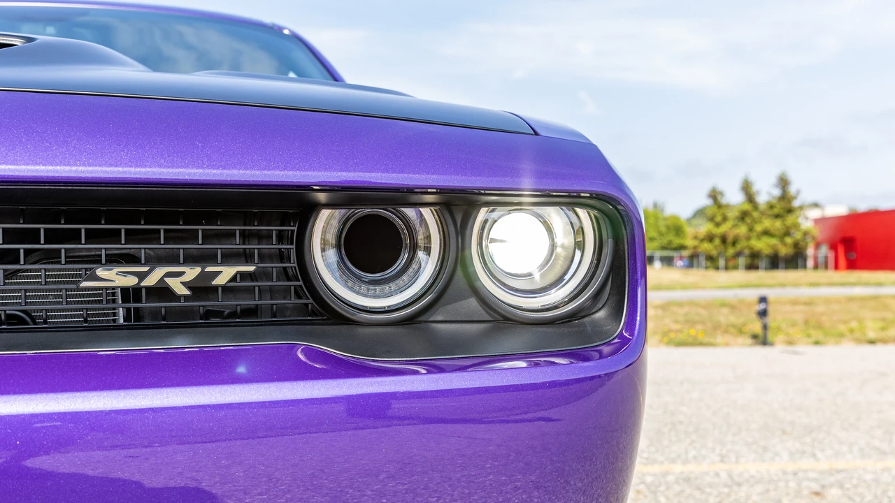 2016 Dodge Challenger SRT Hellcat 3rd Gen - Image 17 of 31