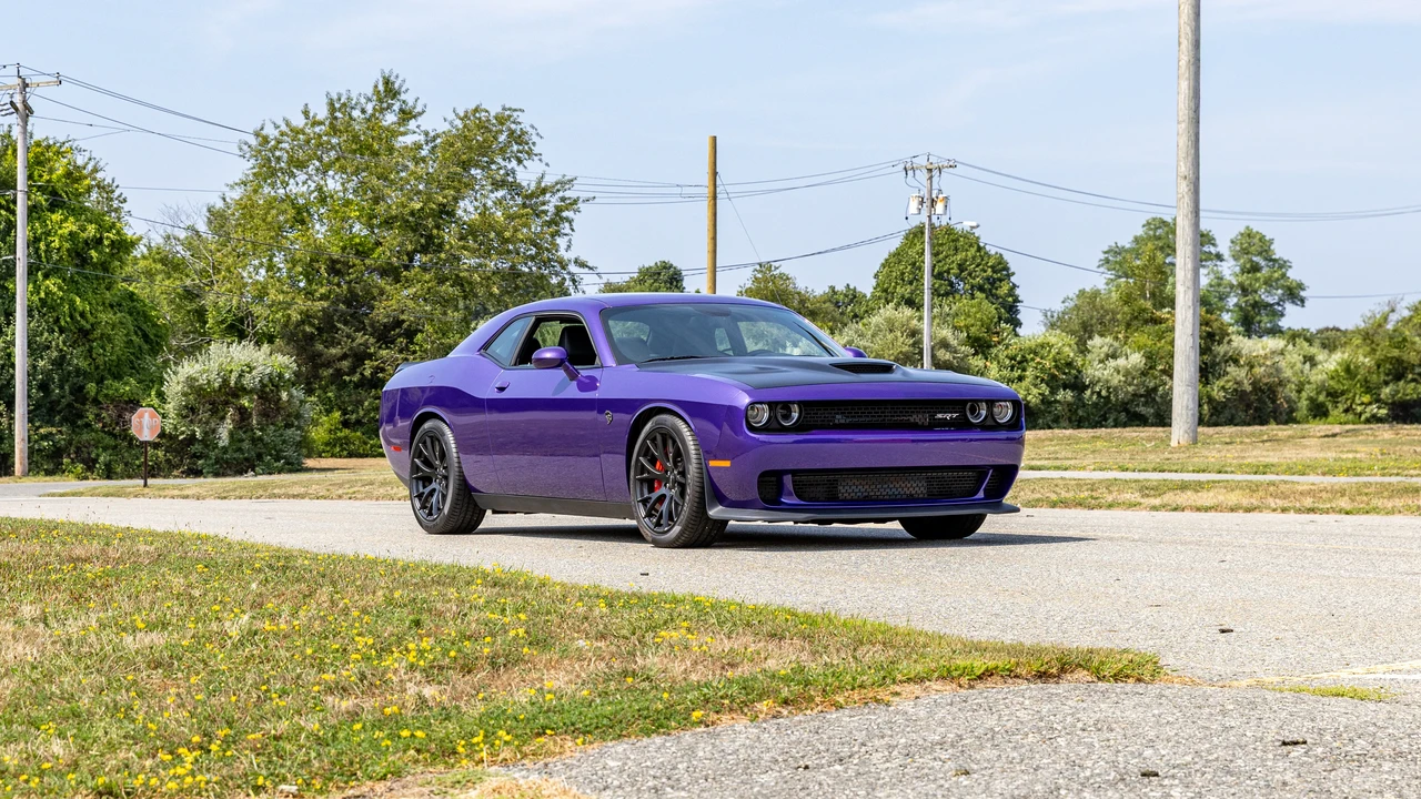2016 Dodge Challenger SRT Hellcat 3rd Gen - Image 7 of 31