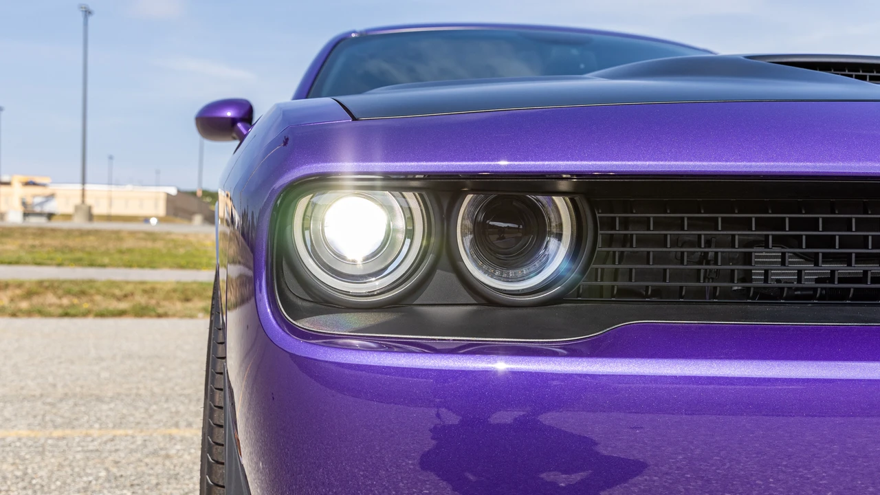 2016 Dodge Challenger SRT Hellcat 3rd Gen - Image 16 of 31