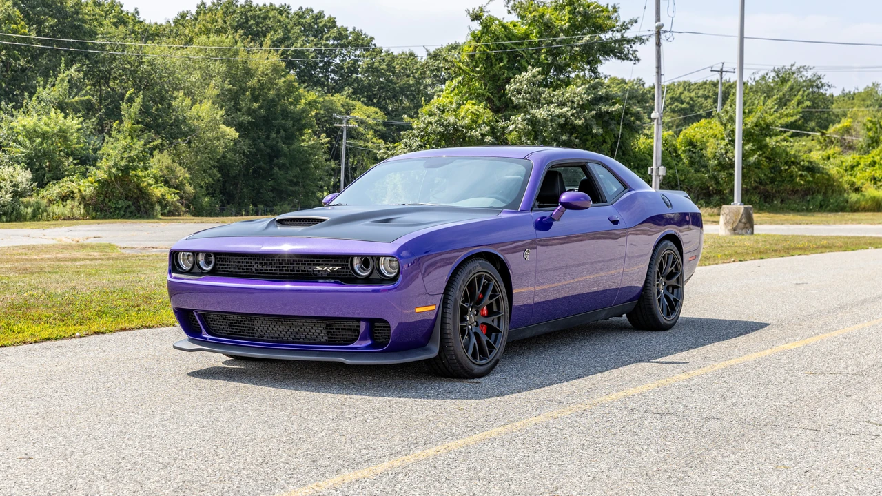 2016 Dodge Challenger SRT Hellcat 3rd Gen - Image 9 of 31