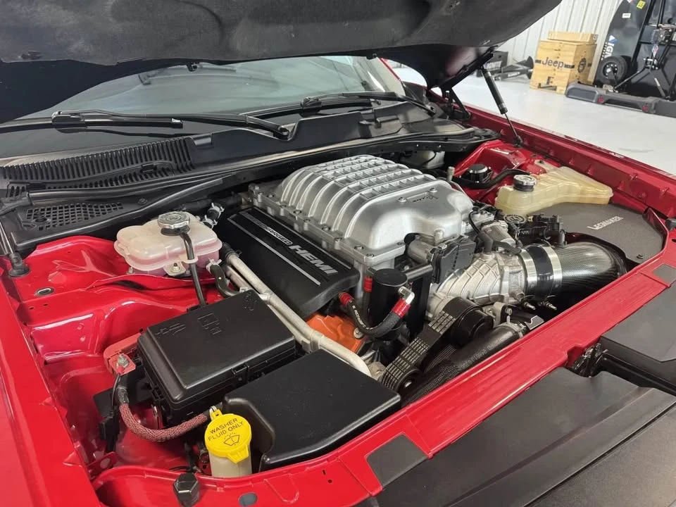 2016 Dodge Challenger SRT Hellcat 3rd Gen - Image 17 of 18