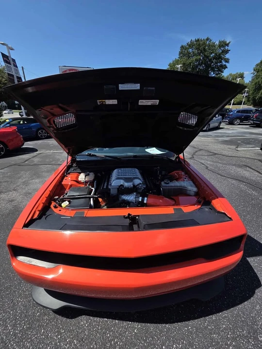 2016 Dodge Challenger SRT Hellcat 3rd Gen - Image 9 of 18