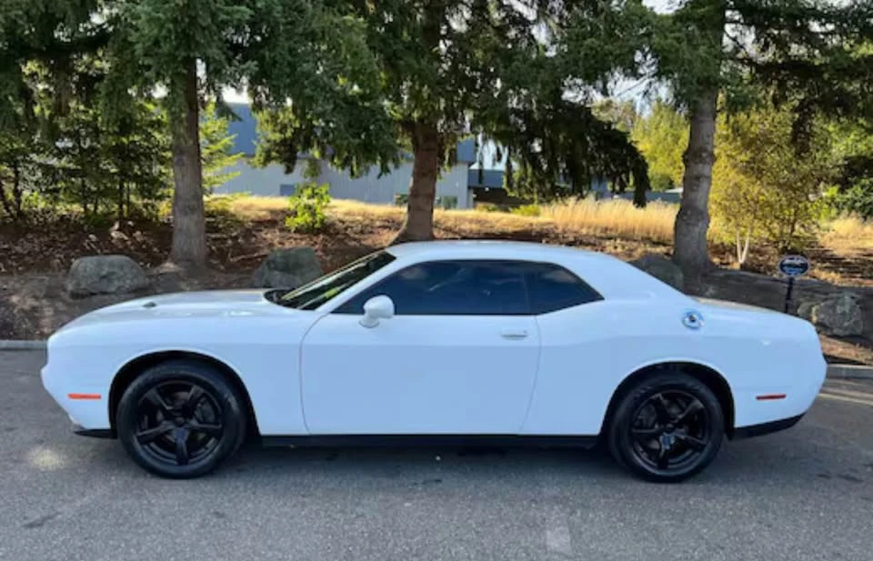 2016 Dodge Challenger 3rd Gen - Image 2 of 8