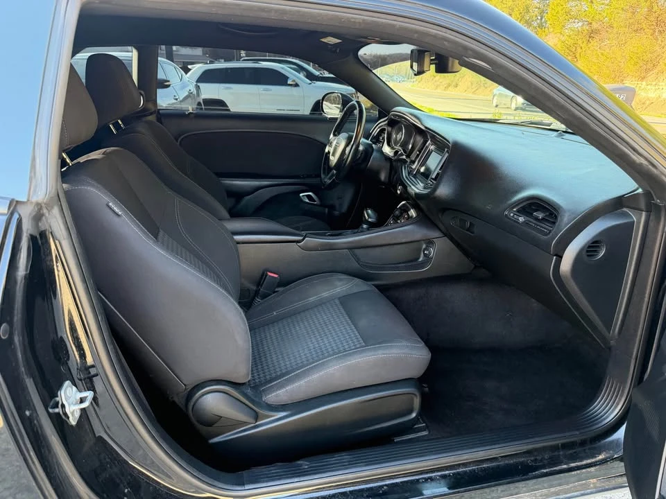 2016 Dodge Challenger - Image 7 of 16