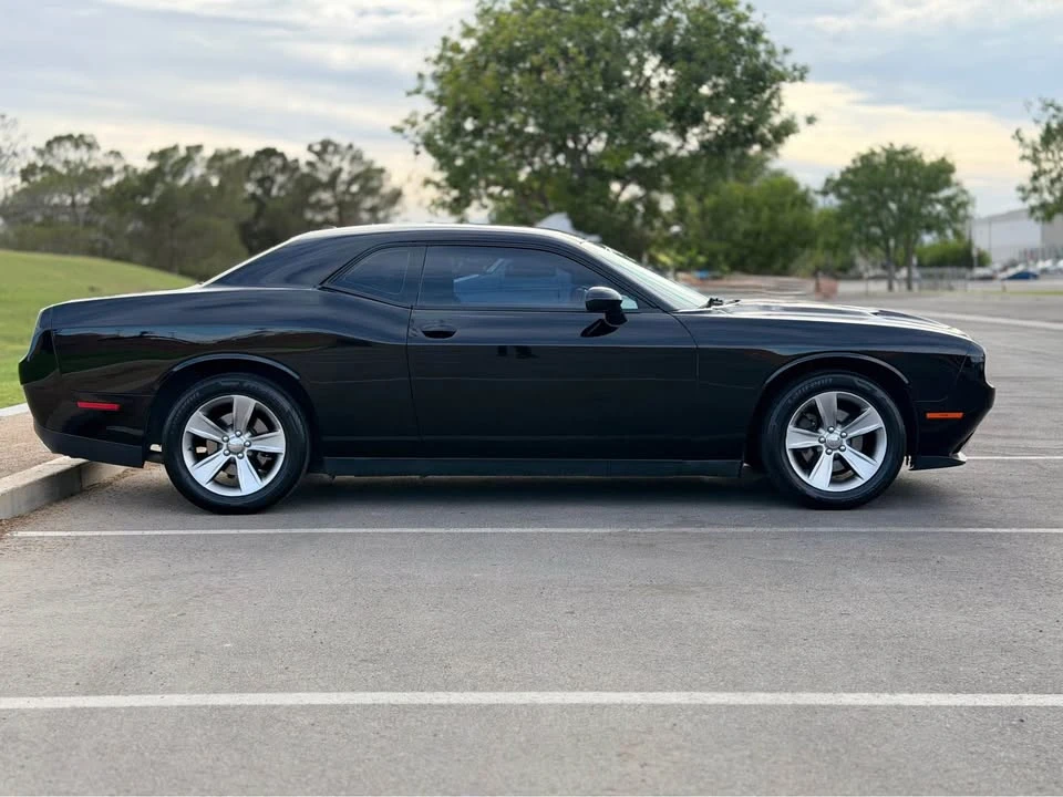 2016 Dodge Challenger - Image 7 of 10