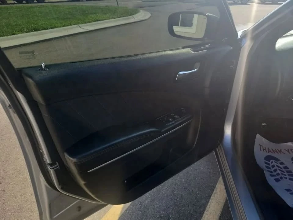 2016 Dodge Charger 7th Gen - Image 9 of 12