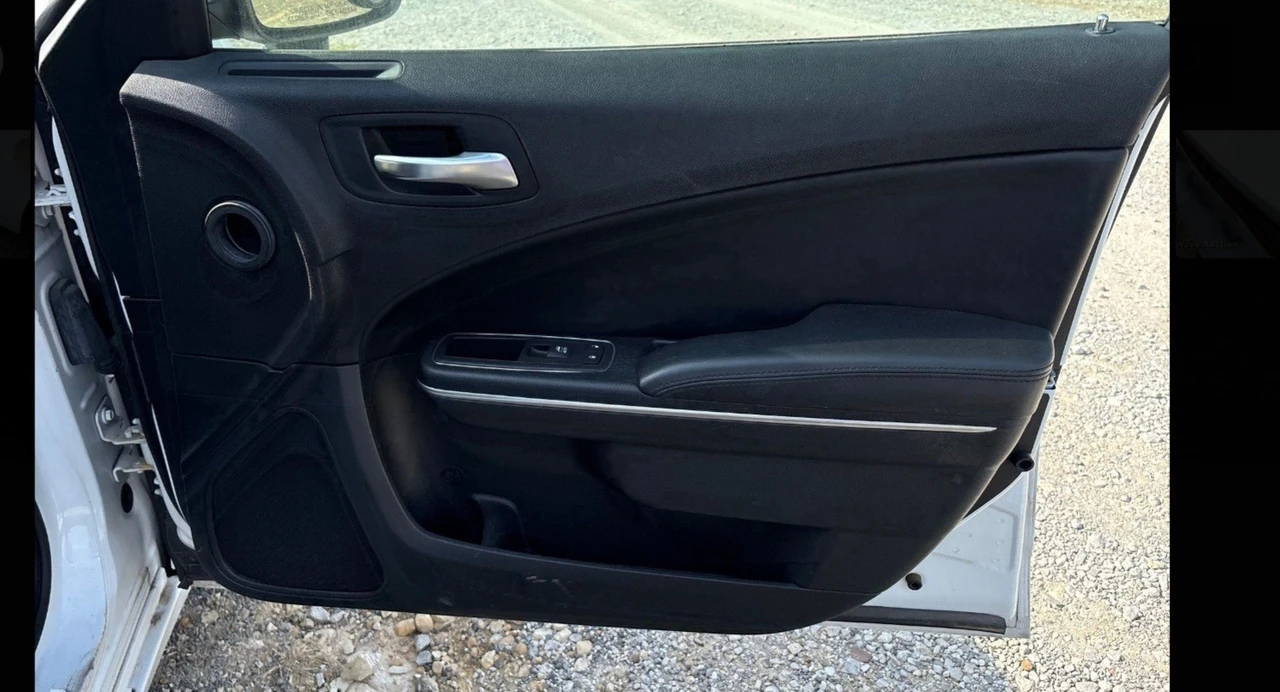 2016 Dodge Charger 7th Gen - Image 17 of 19