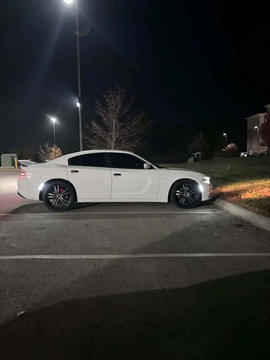 2016 Dodge Charger 7th Gen - Image 13 of 15