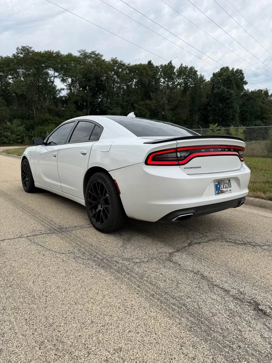 2016 Dodge Charger 7th Gen - Image 5 of 12