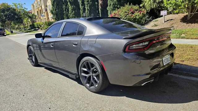 2016 Dodge Charger SE Sedan 4D