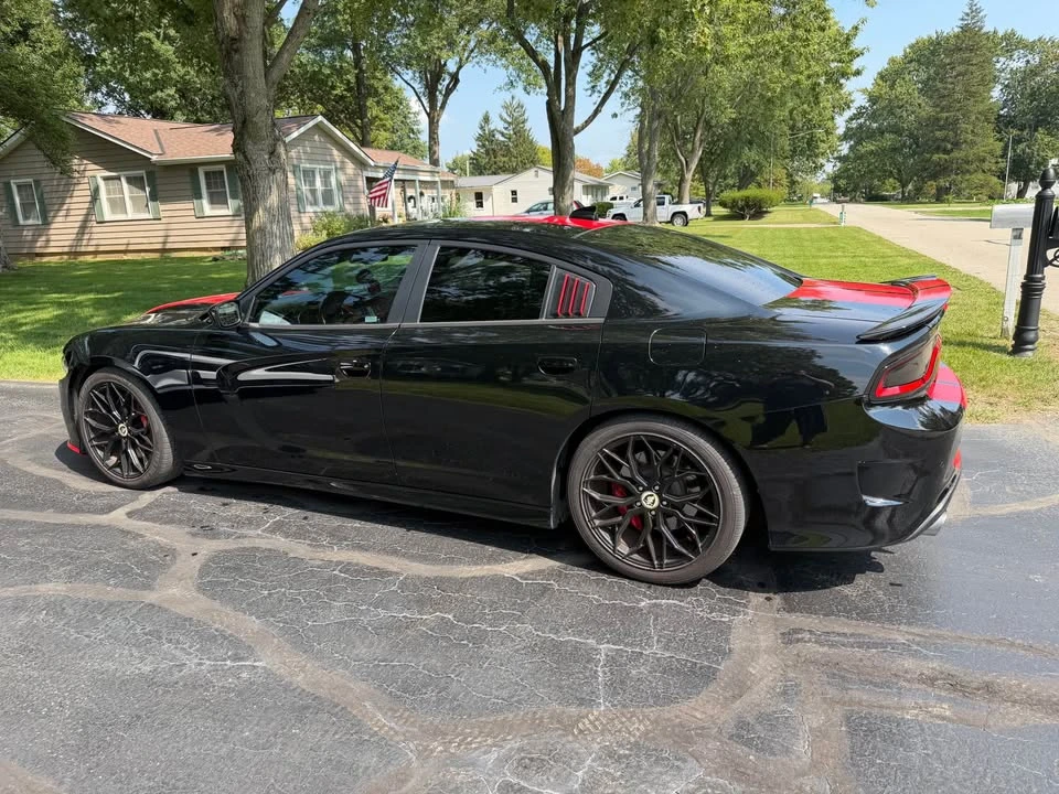 2016 Dodge Charger SRT & 392 7th Gen - Image 4 of 8