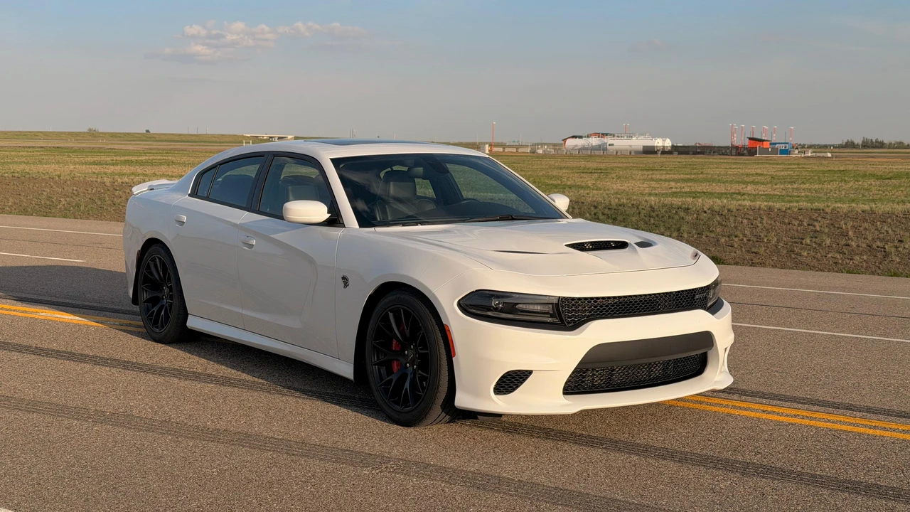 2016 Dodge Charger SRT Hellcat 7th Gen - Image 13 of 31