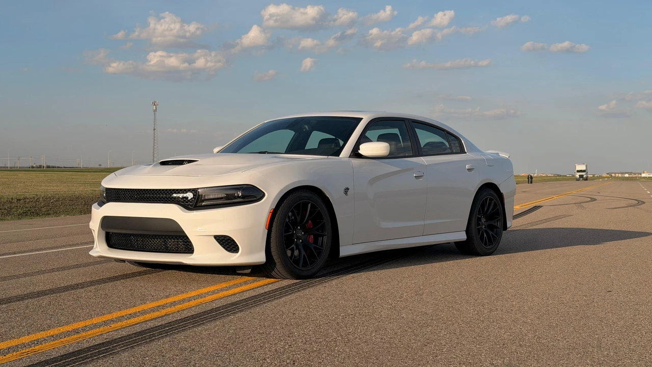 2016 Dodge Charger SRT Hellcat 7th Gen - Image 6 of 31