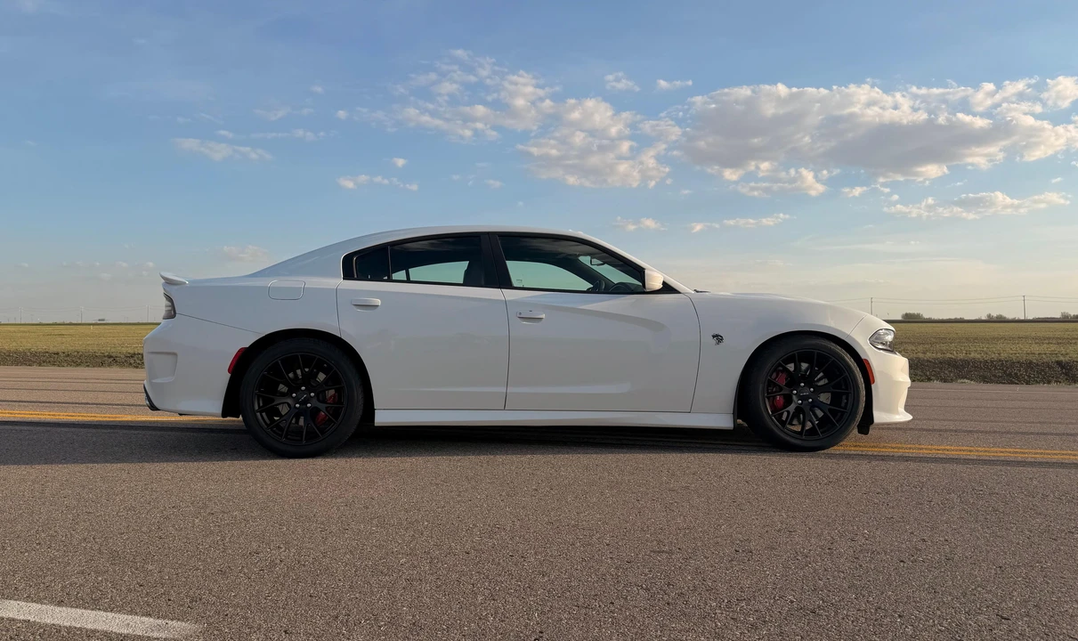 2016 Dodge Charger SRT Hellcat 7th Gen - Image 11 of 31