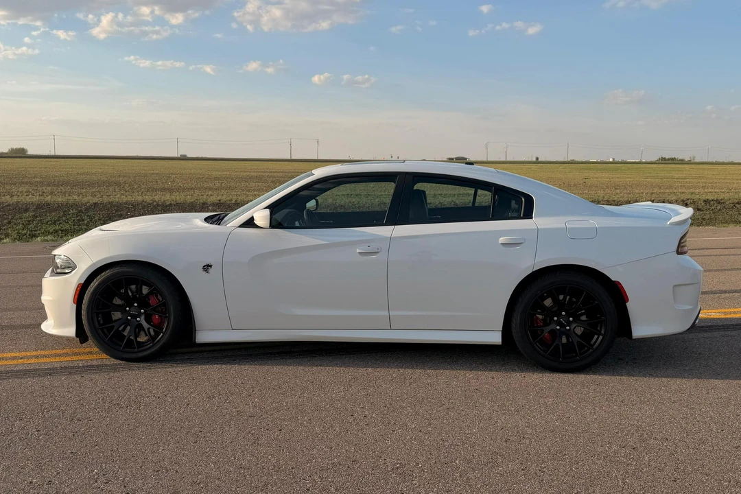 2016 Dodge Charger SRT Hellcat 7th Gen - Image 7 of 31