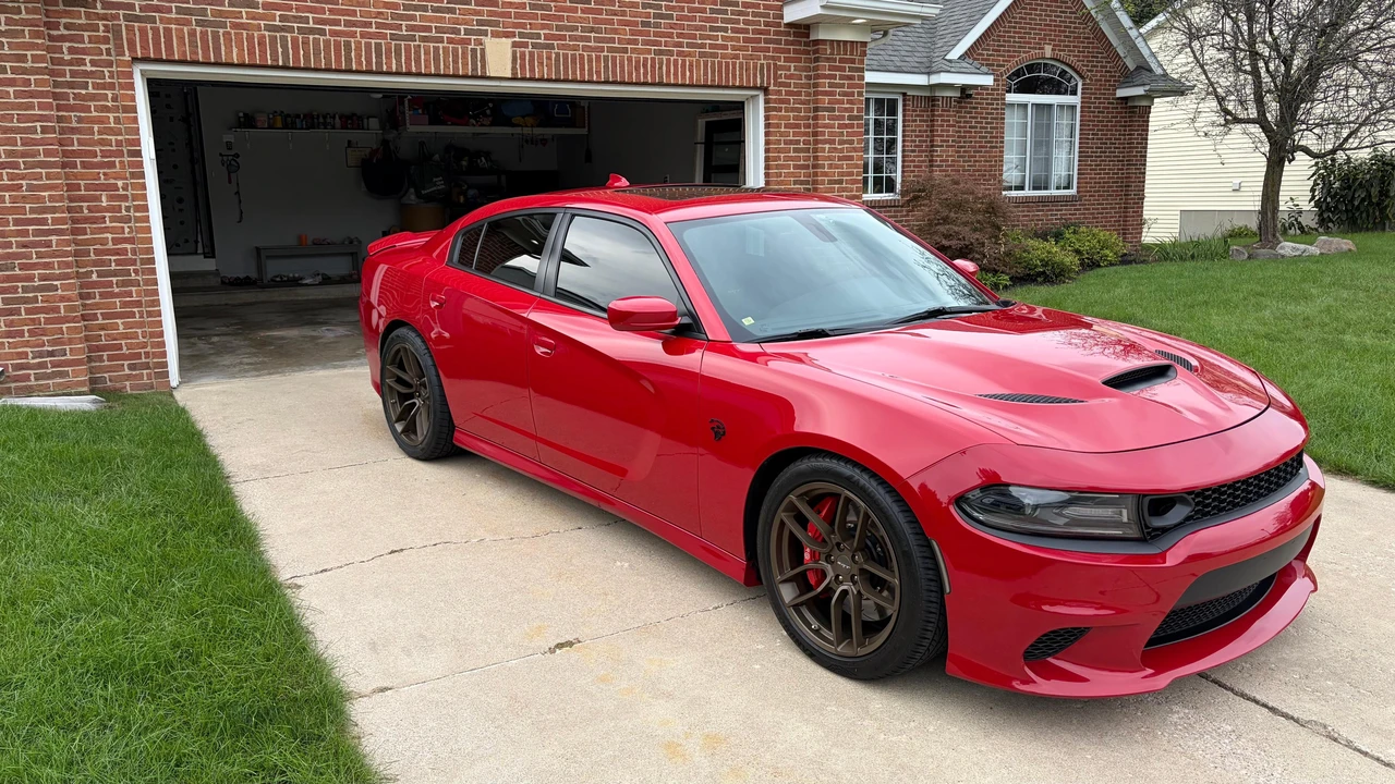 2016 Dodge Charger SRT Hellcat 7th Gen - Image 14 of 31
