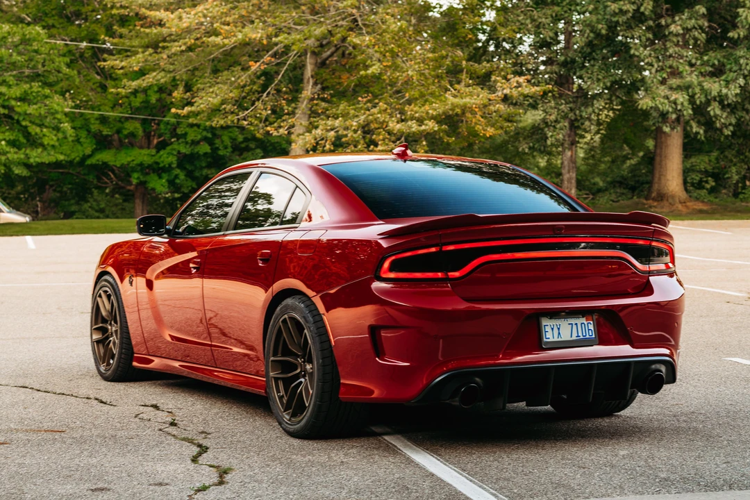 2016 Dodge Charger SRT Hellcat 7th Gen - Image 7 of 31