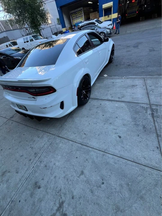 2016 Dodge Charger SRT Hellcat 7th Gen - Image 4 of 8