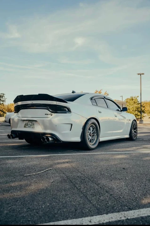2016 Dodge Charger SRT Hellcat 7th Gen - Image 4 of 11