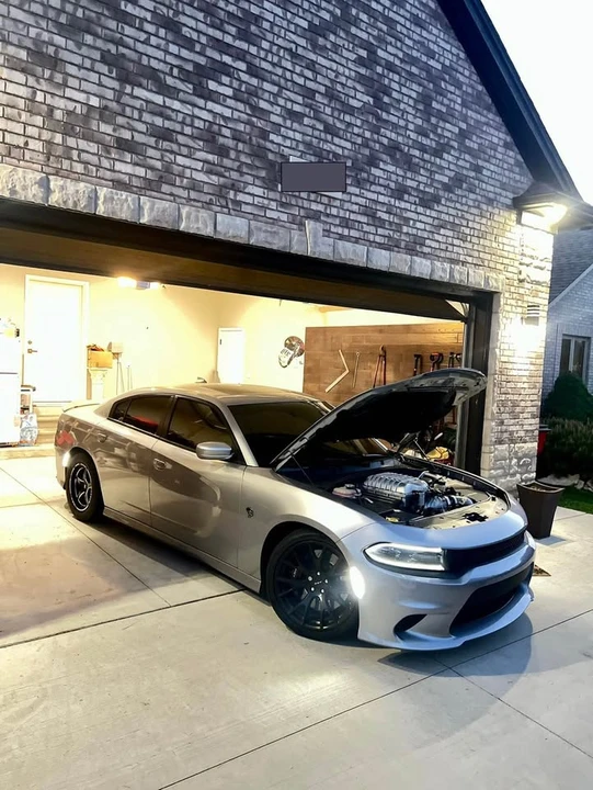 2016 Dodge Charger SRT Hellcat 7th Gen - Image 5 of 9
