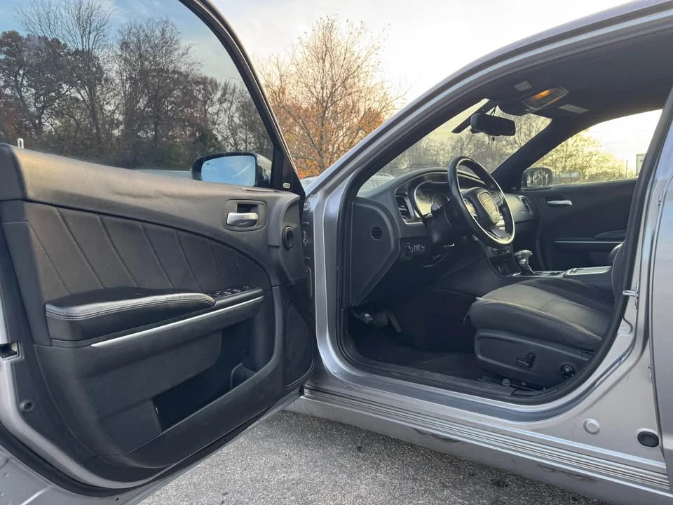 2016 Dodge Charger 7th Gen - Image 9 of 17
