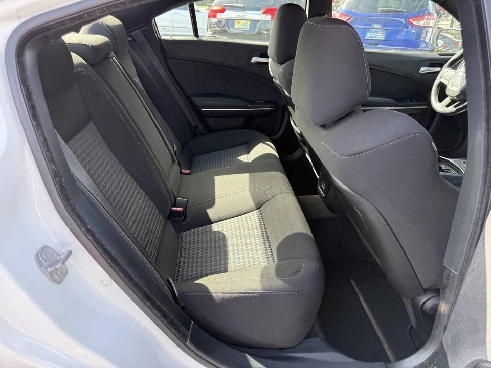 2016 Dodge Charger 7th Gen - Image 17 of 24