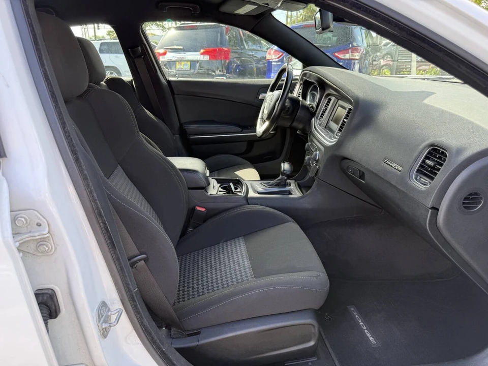 2016 Dodge Charger 7th Gen - Image 15 of 24