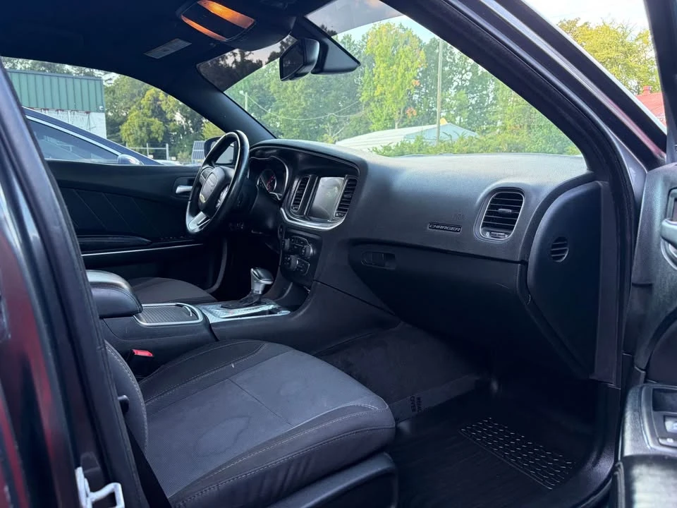 2016 Dodge Charger 7th Gen - Image 13 of 17