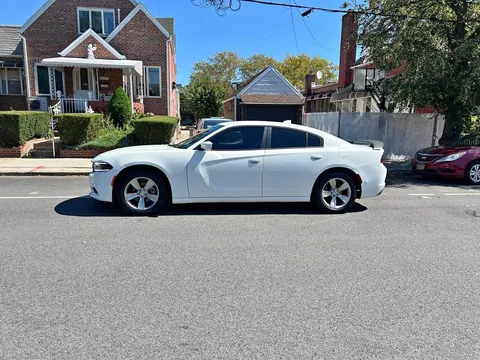 2016 Dodge Charger SXT Sedan 4D