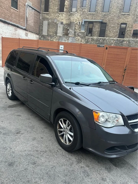 2016 Dodge Caravan - Image 2 of 5