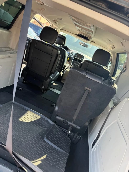 2016 Dodge Caravan - Image 6 of 8