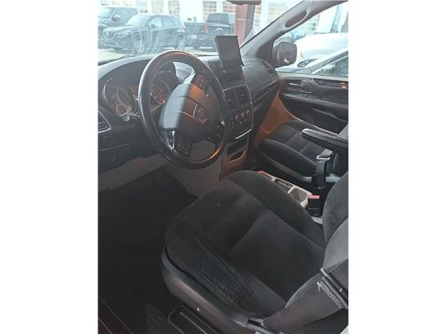 2016 Dodge Caravan - Image 8 of 11