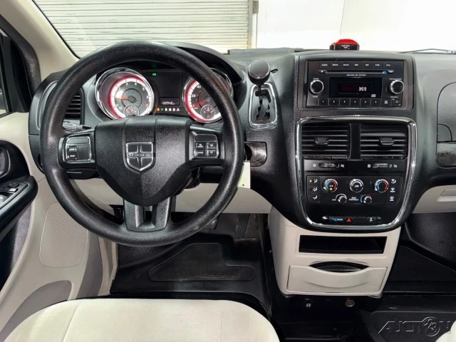 2016 Dodge Caravan - Image 16 of 21