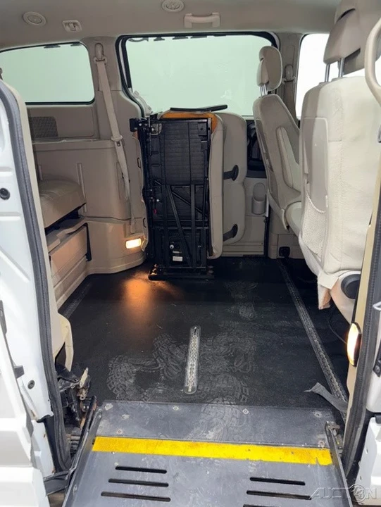 2016 Dodge Caravan - Image 2 of 21