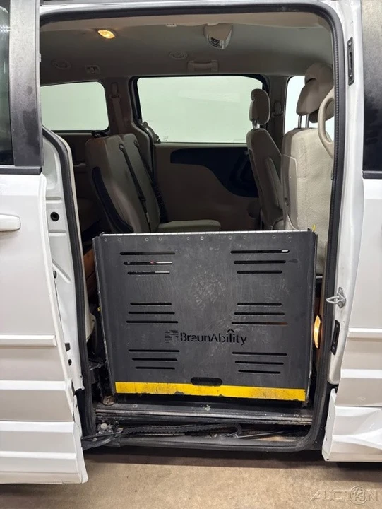 2016 Dodge Caravan - Image 3 of 21