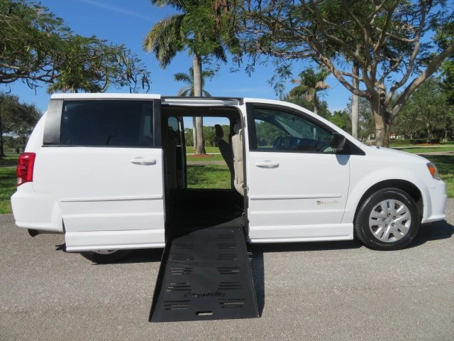 2016 Dodge Caravan - Image 2 of 12