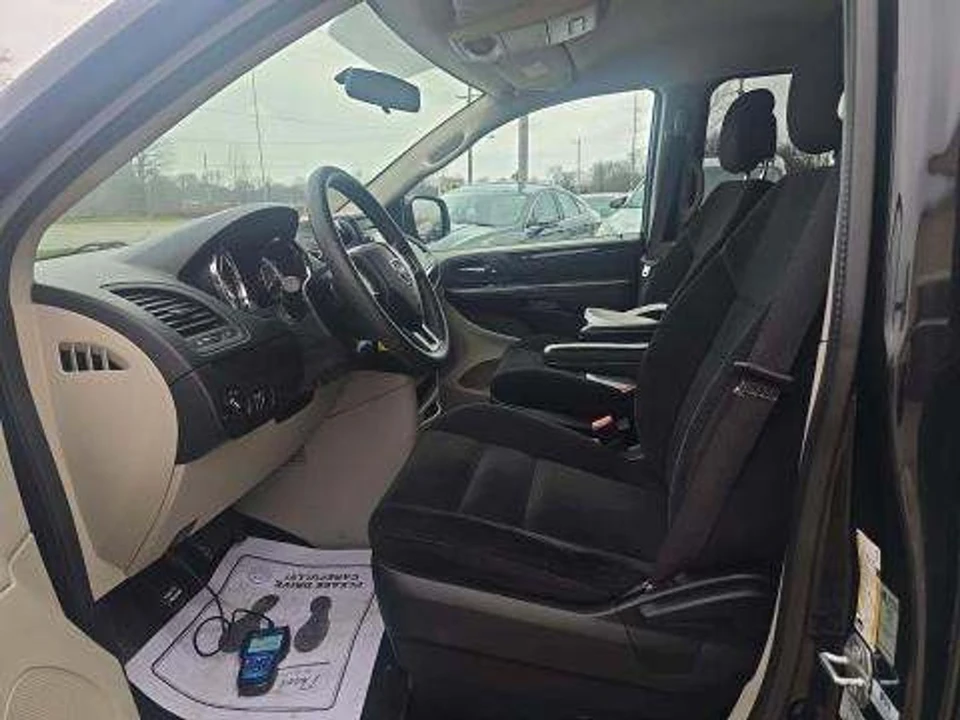 2016 Dodge Caravan - Image 6 of 8