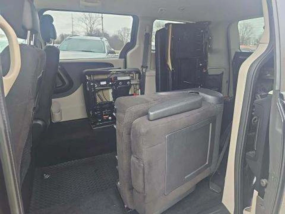 2016 Dodge Caravan - Image 8 of 8