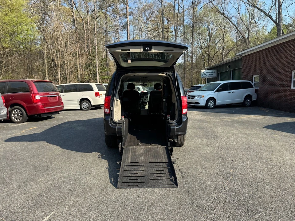 2016 Dodge Caravan - Image 2 of 12