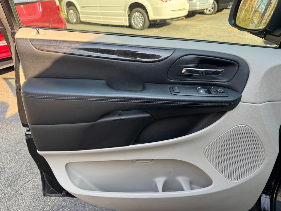 2016 Dodge Caravan - Image 12 of 12