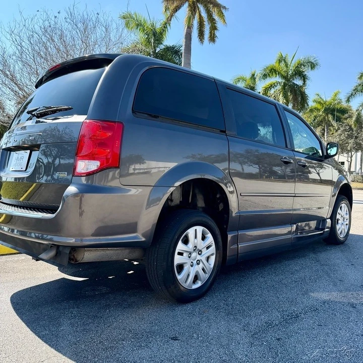 2016 Dodge Caravan - Image 11 of 21