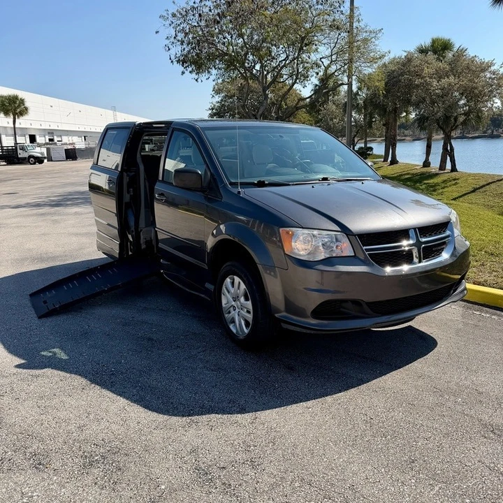2016 Dodge Caravan - Image 2 of 21