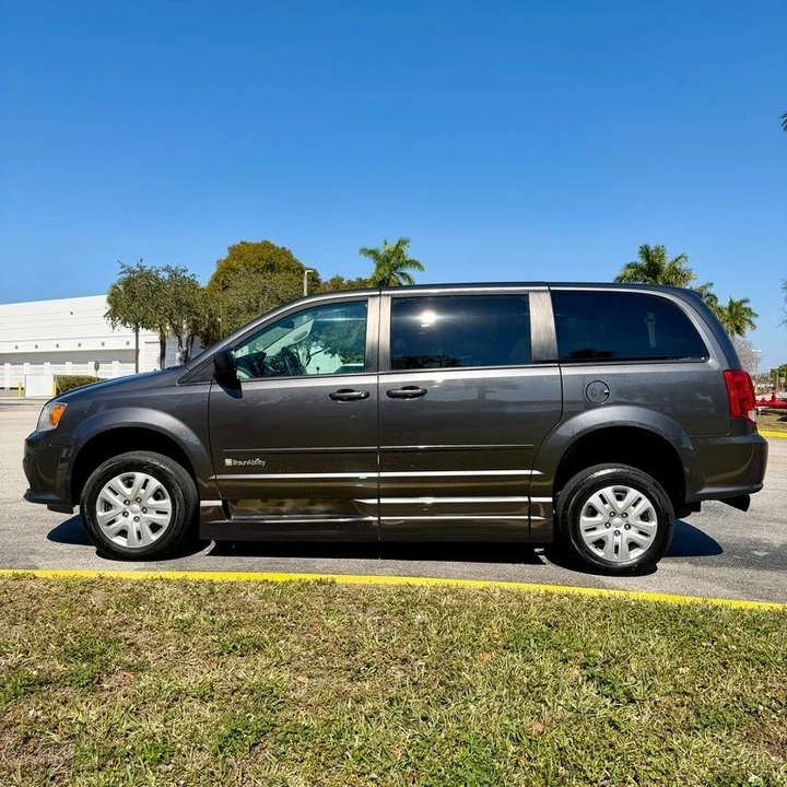 2016 Dodge Caravan - Image 16 of 21