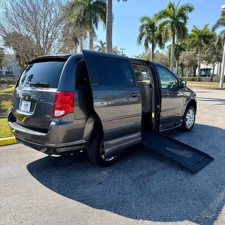 2016 Dodge Caravan - Image 3 of 21